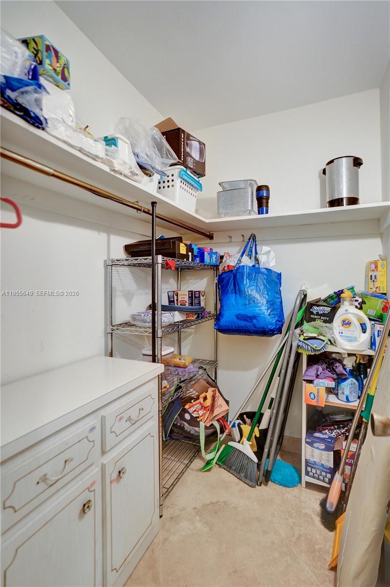 500 Bayview Dr #1422 Sunny Isles Beach, FL 33160