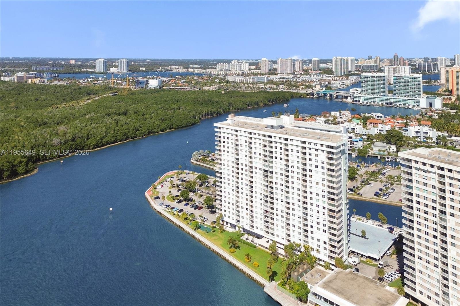 500 Bayview Dr #1422 Sunny Isles Beach, FL 33160