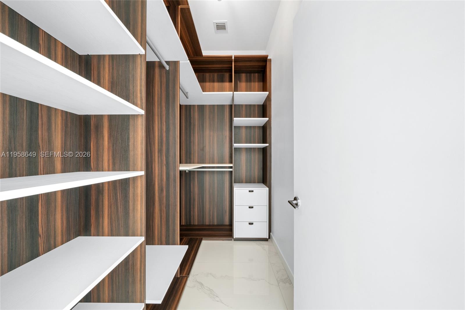 480 NE 31st St #PH5101 Miami, FL 33137