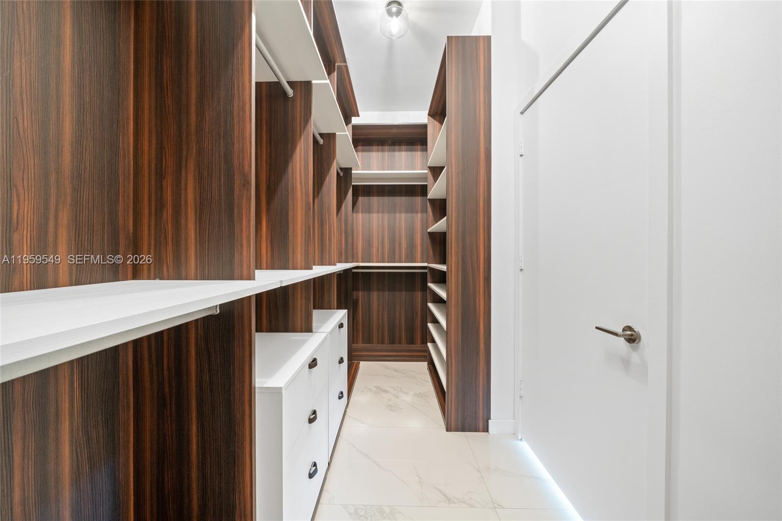 480 NE 31st St #PH5101 Miami, FL 33137