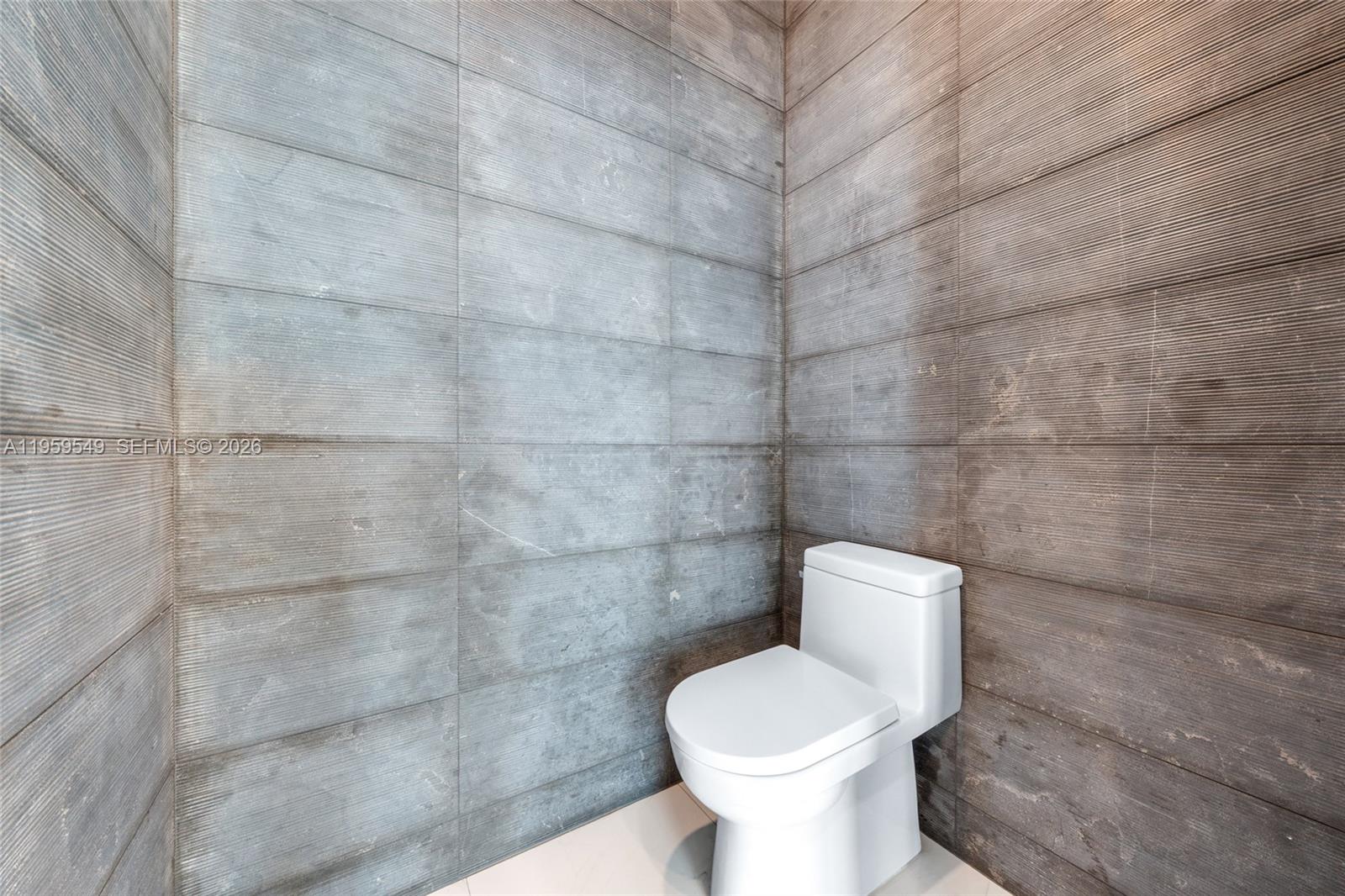 480 NE 31st St #PH5101 Miami, FL 33137