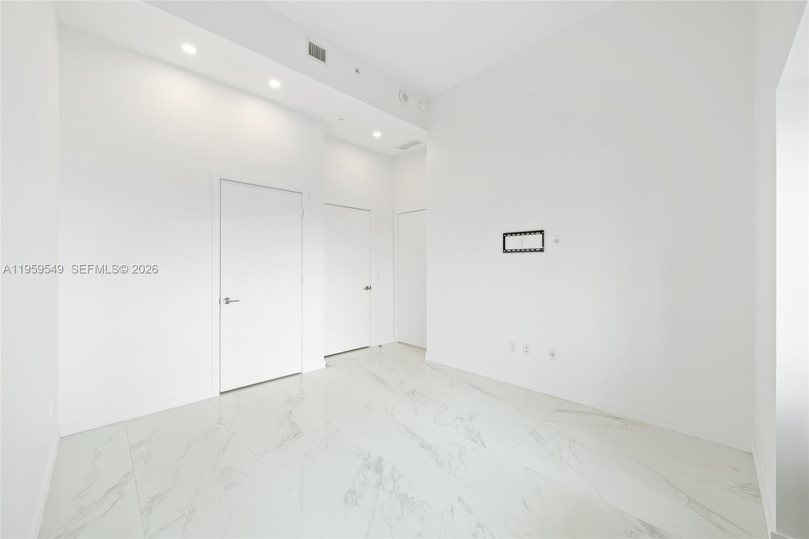 480 NE 31st St #PH5101 Miami, FL 33137