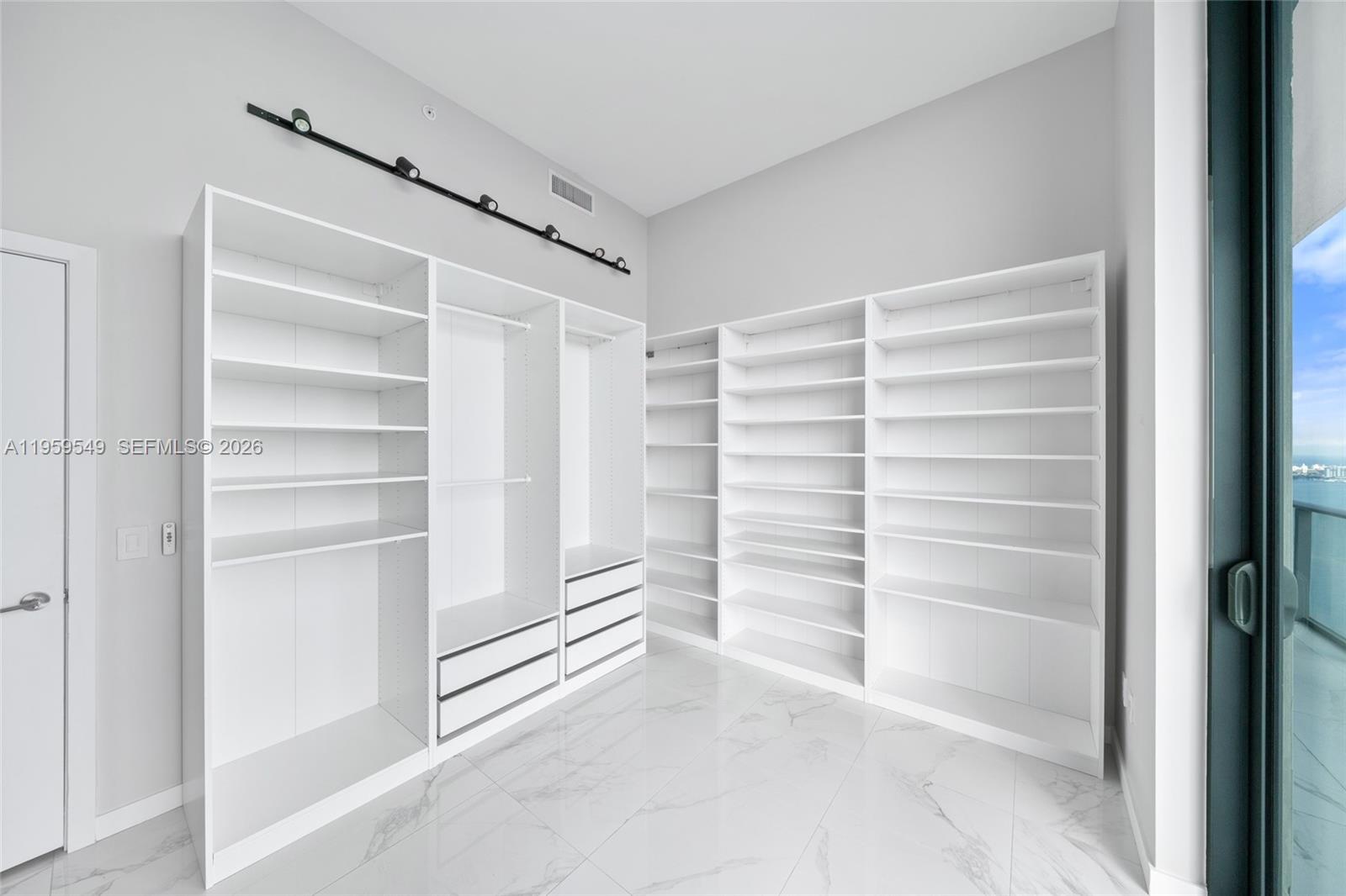 480 NE 31st St #PH5101 Miami, FL 33137