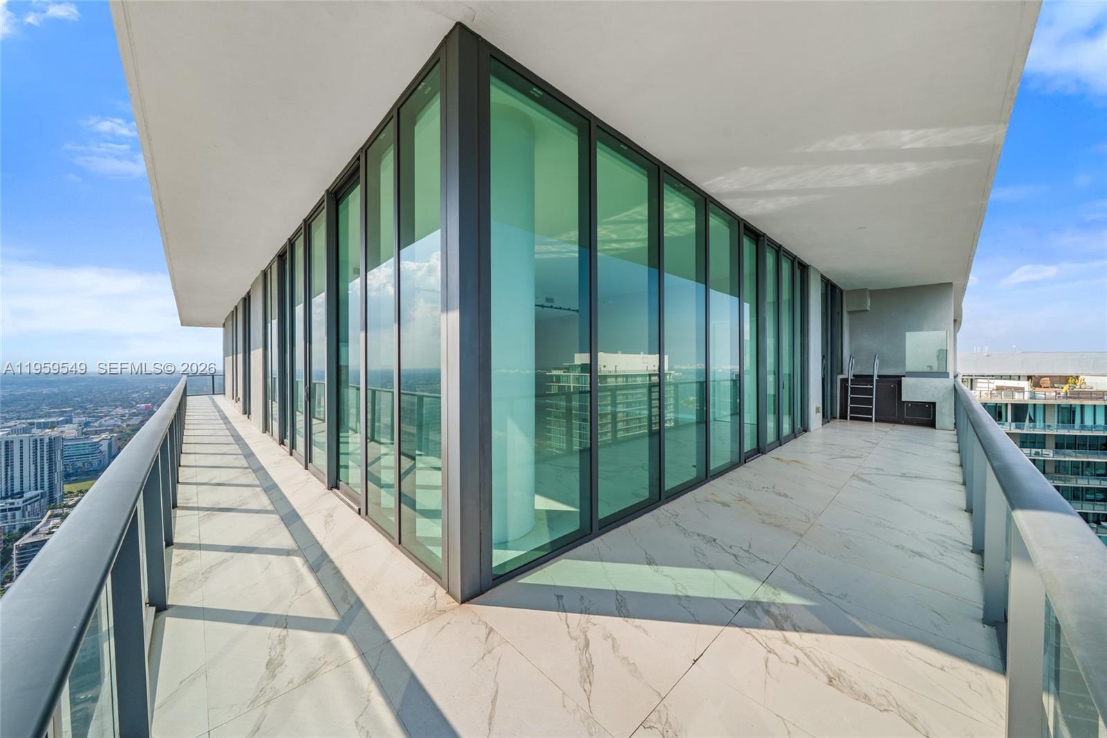 480 NE 31st St #PH5101 Miami, FL 33137