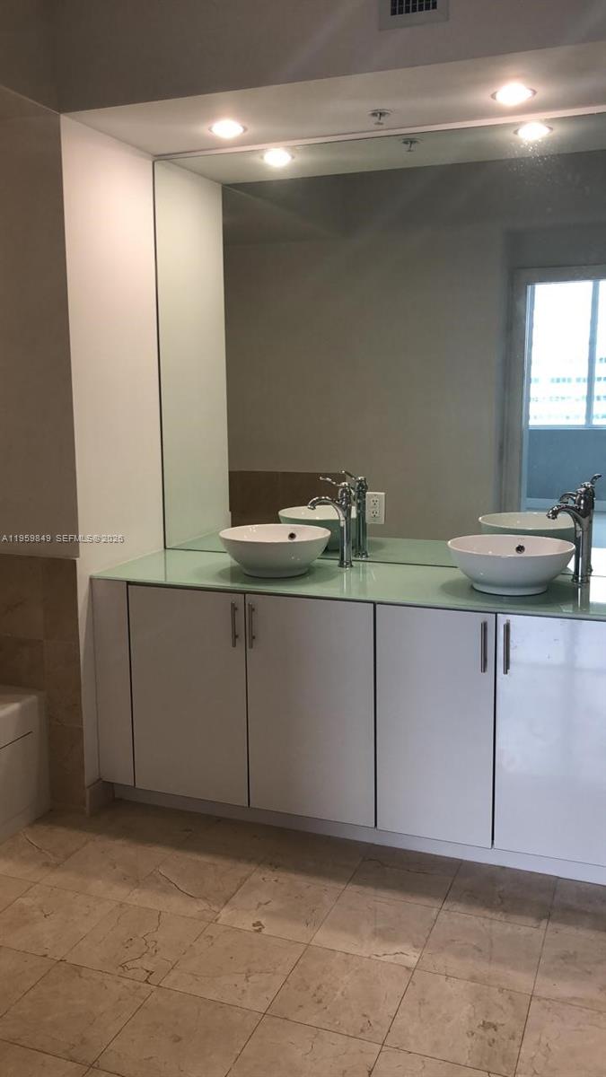 315 NE 3rd Ave #1905 Fort Lauderdale, FL 33301