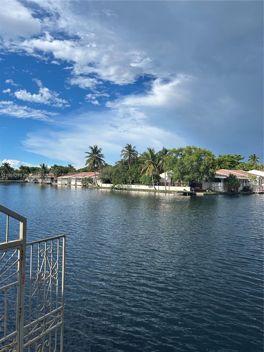 7282 W Jacaranda Ln Miami Lakes, FL 33014