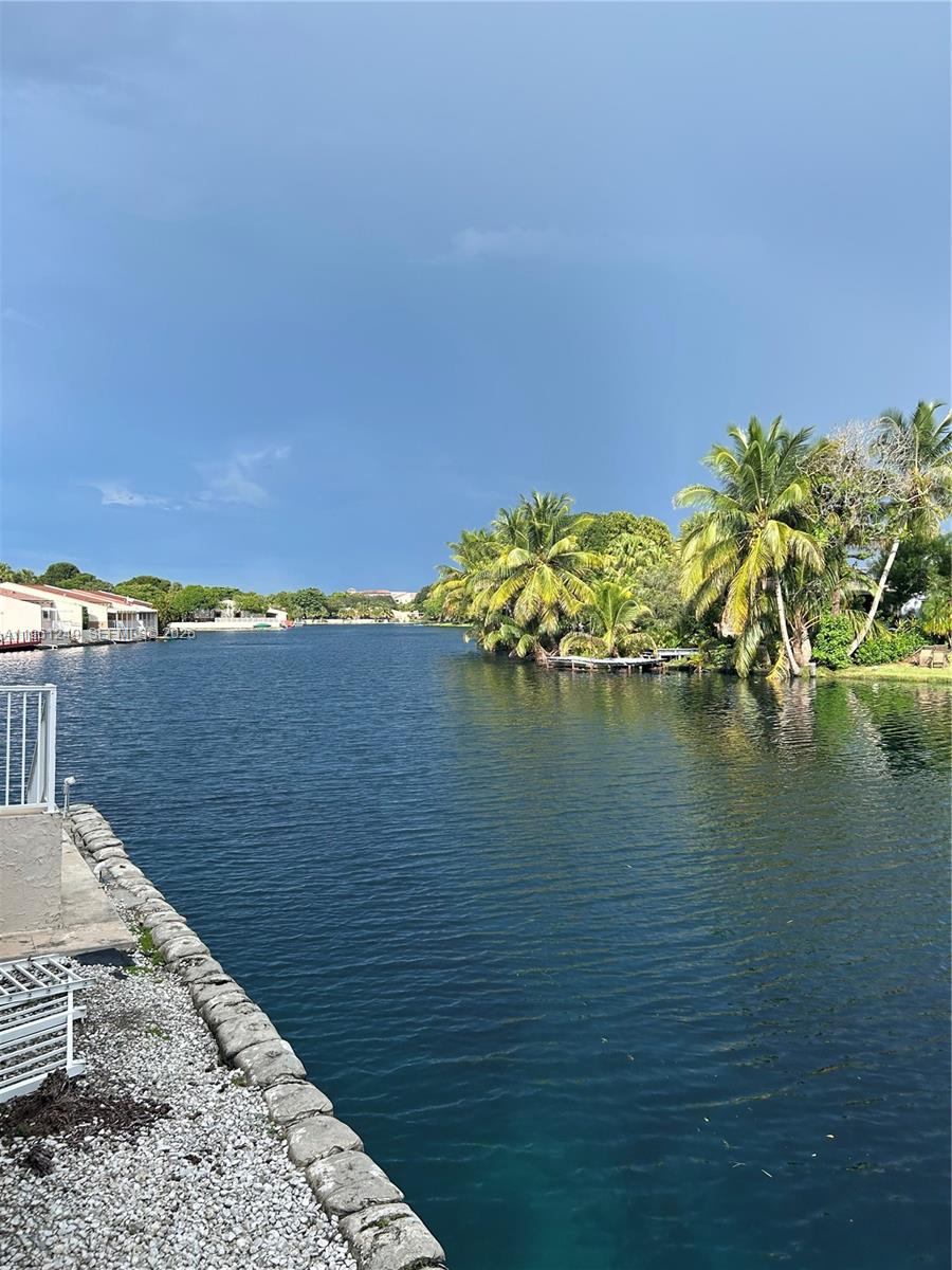 7282 W Jacaranda Ln Miami Lakes, FL 33014