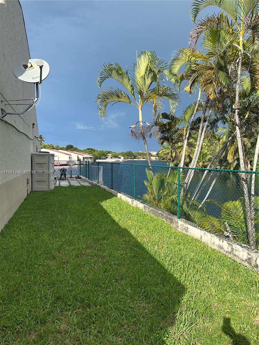 7282 W Jacaranda Ln Miami Lakes, FL 33014