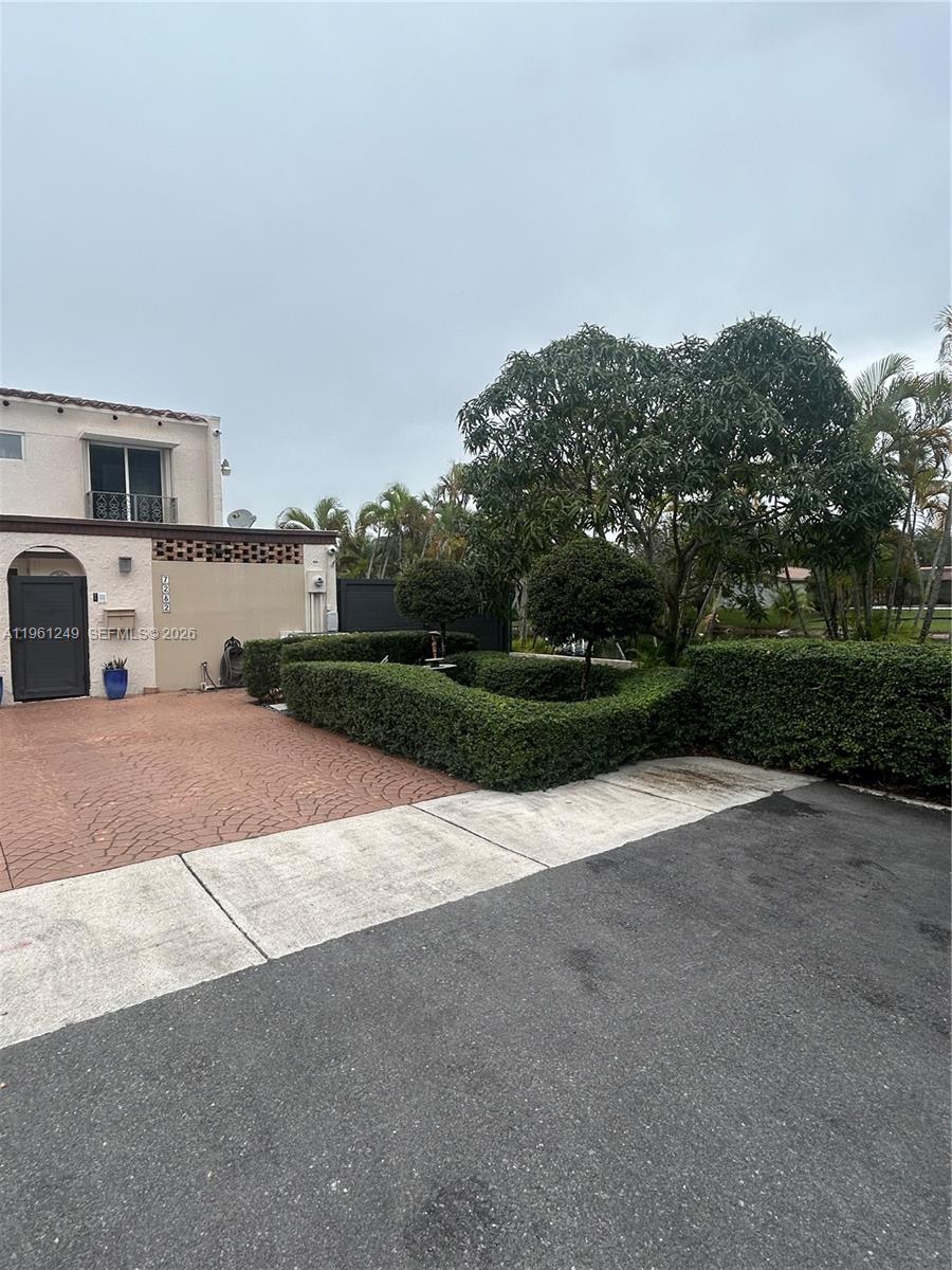7282 W Jacaranda Ln Miami Lakes, FL 33014