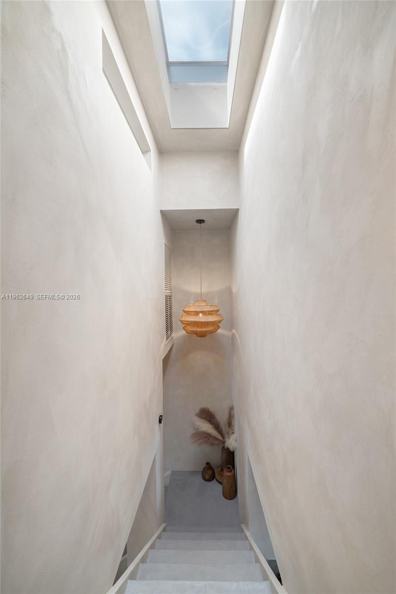 325 Meridian Ave #12 Miami Beach, FL 33139