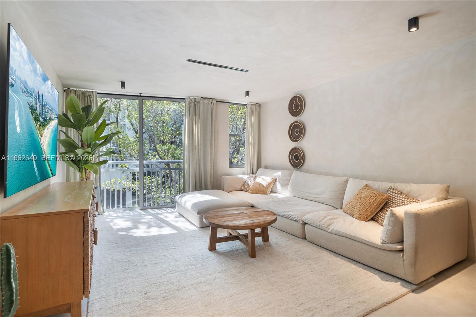 325 Meridian Ave #12 Miami Beach, FL 33139