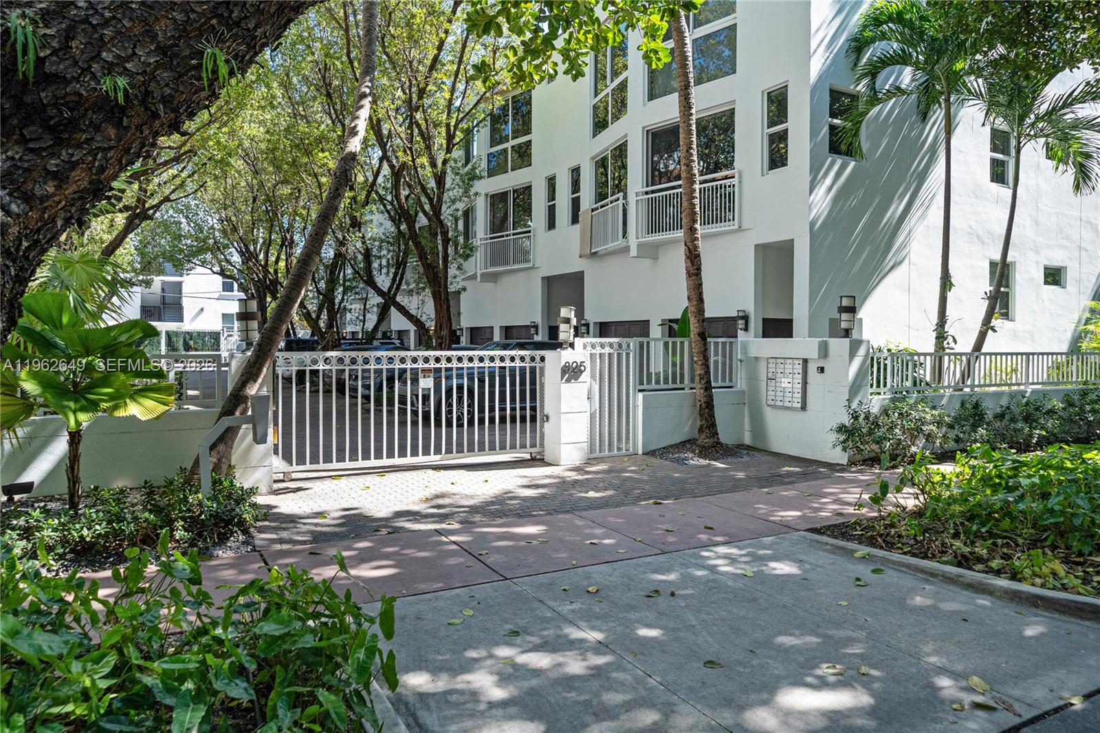 325 Meridian Ave #12 Miami Beach, FL 33139