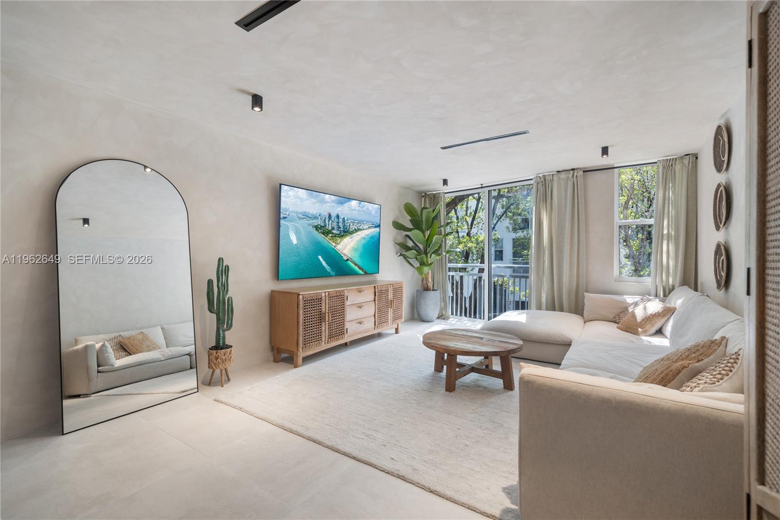 325 Meridian Ave #12 Miami Beach, FL 33139