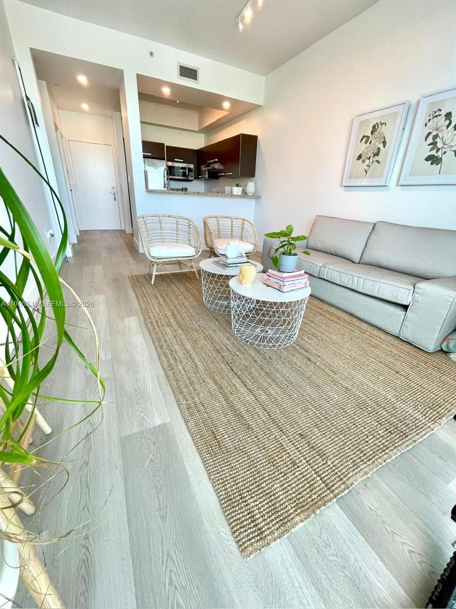 2525 SW 3rd Ave #903 Miami, FL 33129