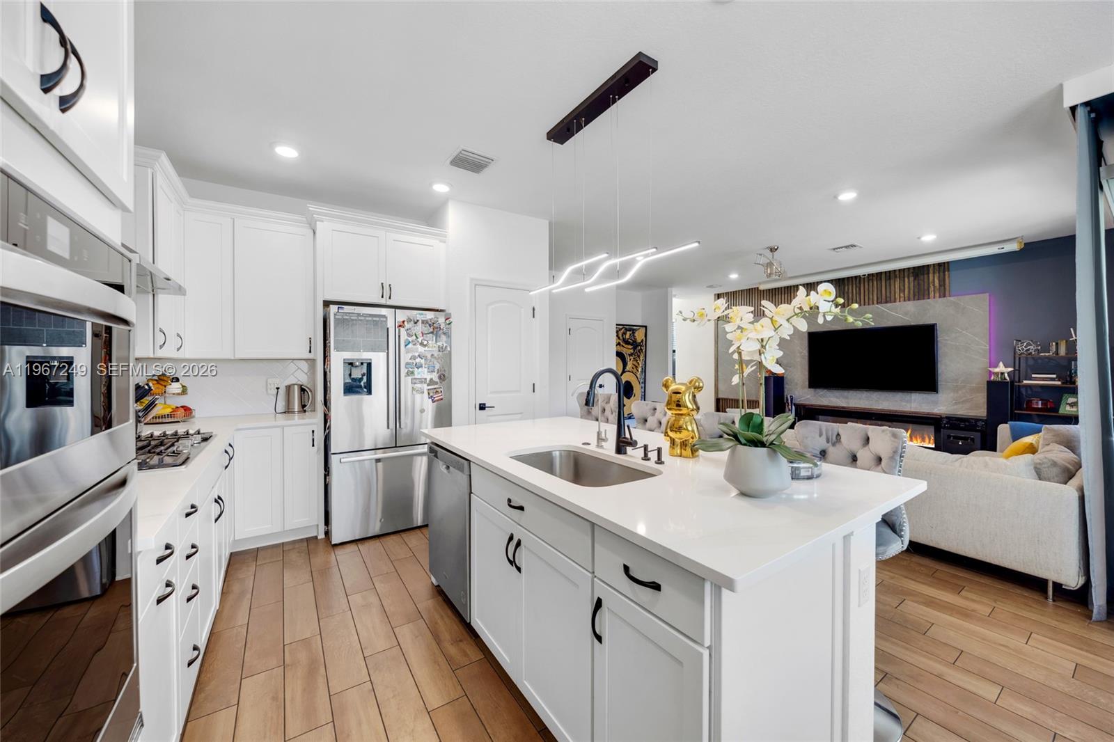 2454 Primrose Pl Oakland Park, FL 33309