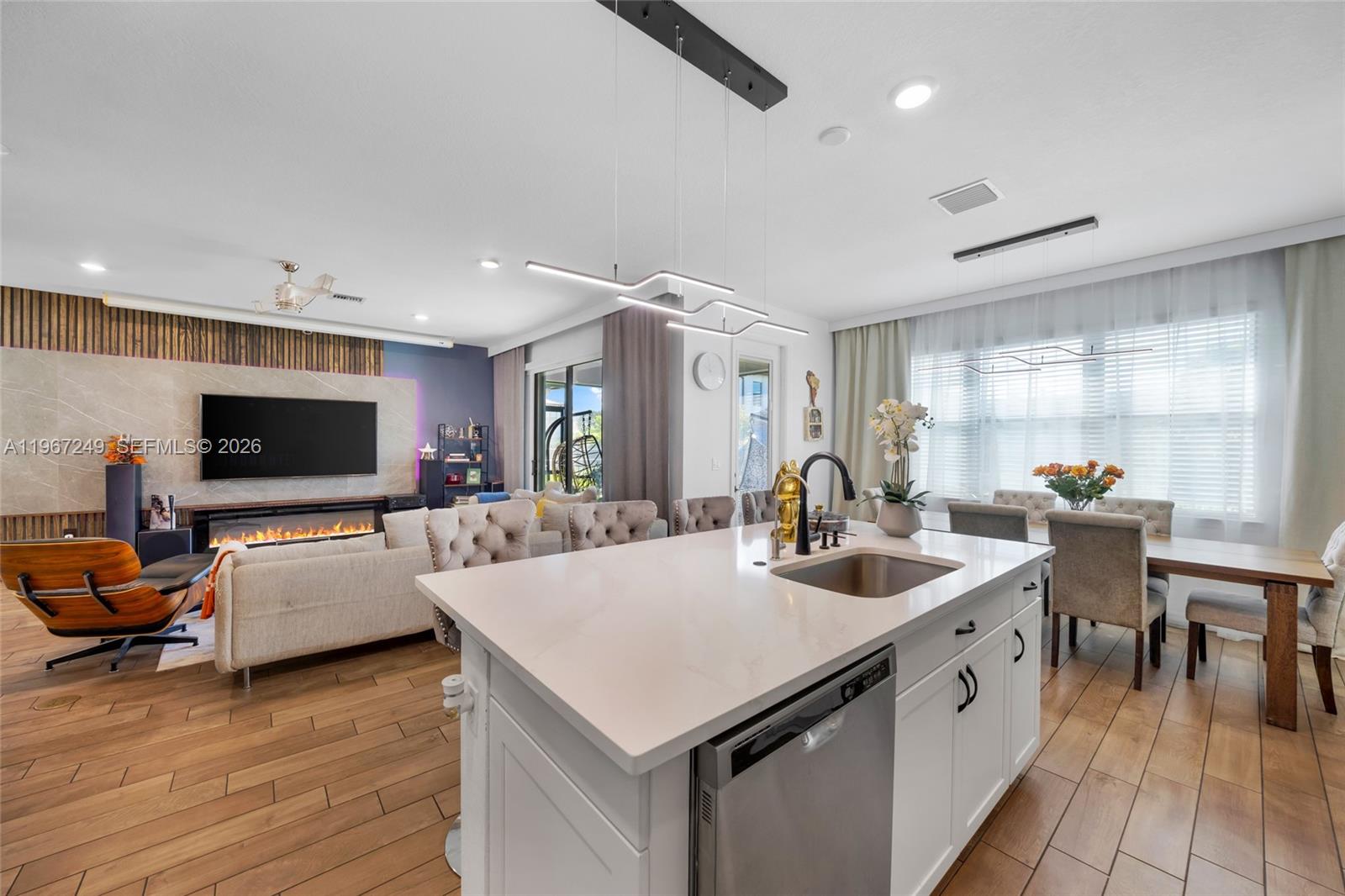 2454 Primrose Pl Oakland Park, FL 33309