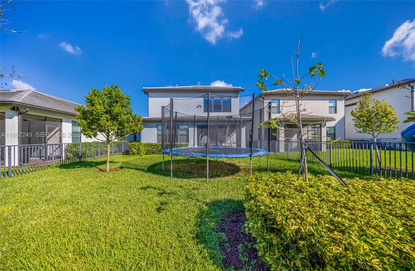 2454 Primrose Pl Oakland Park, FL 33309