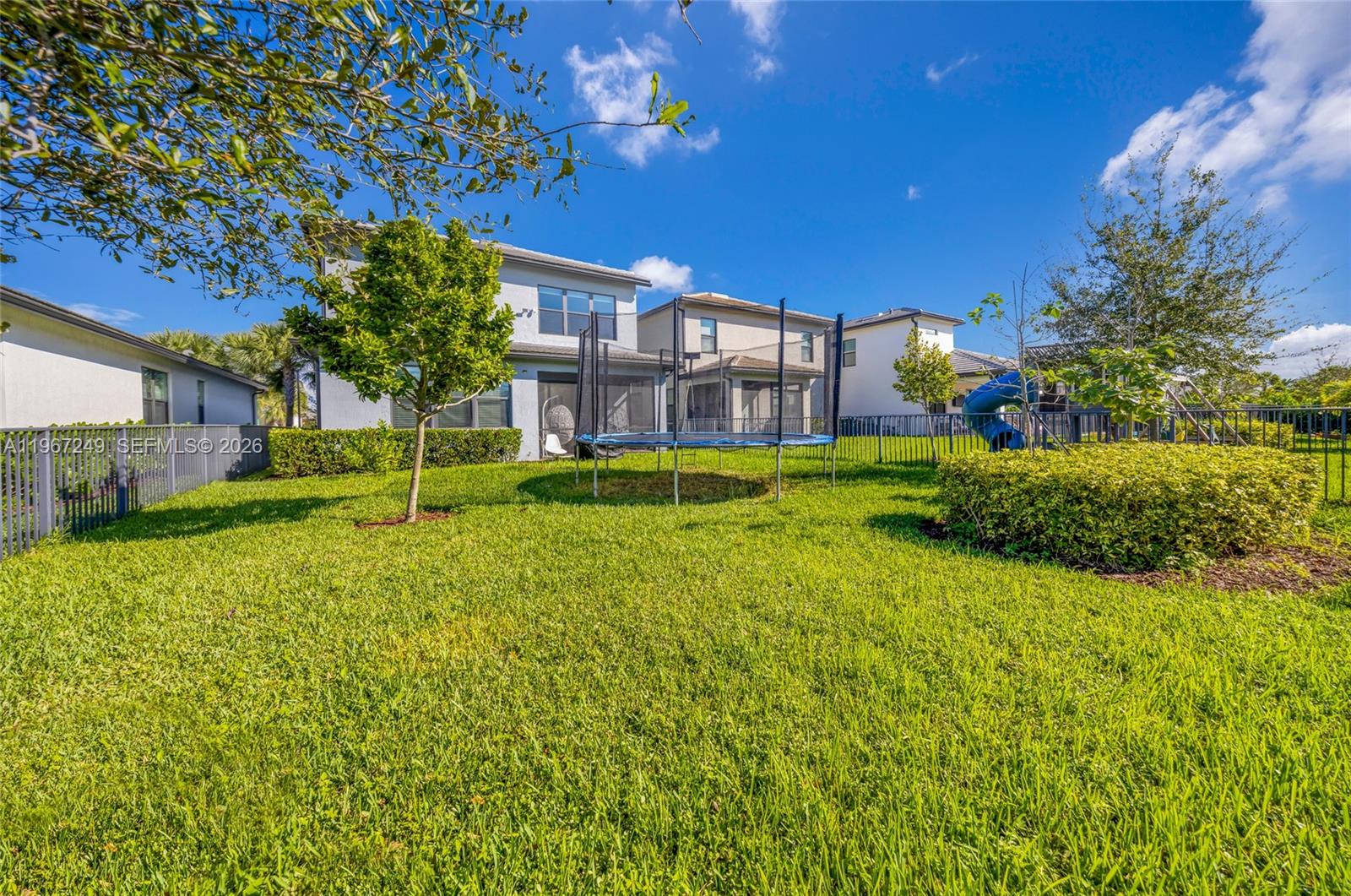 2454 Primrose Pl Oakland Park, FL 33309