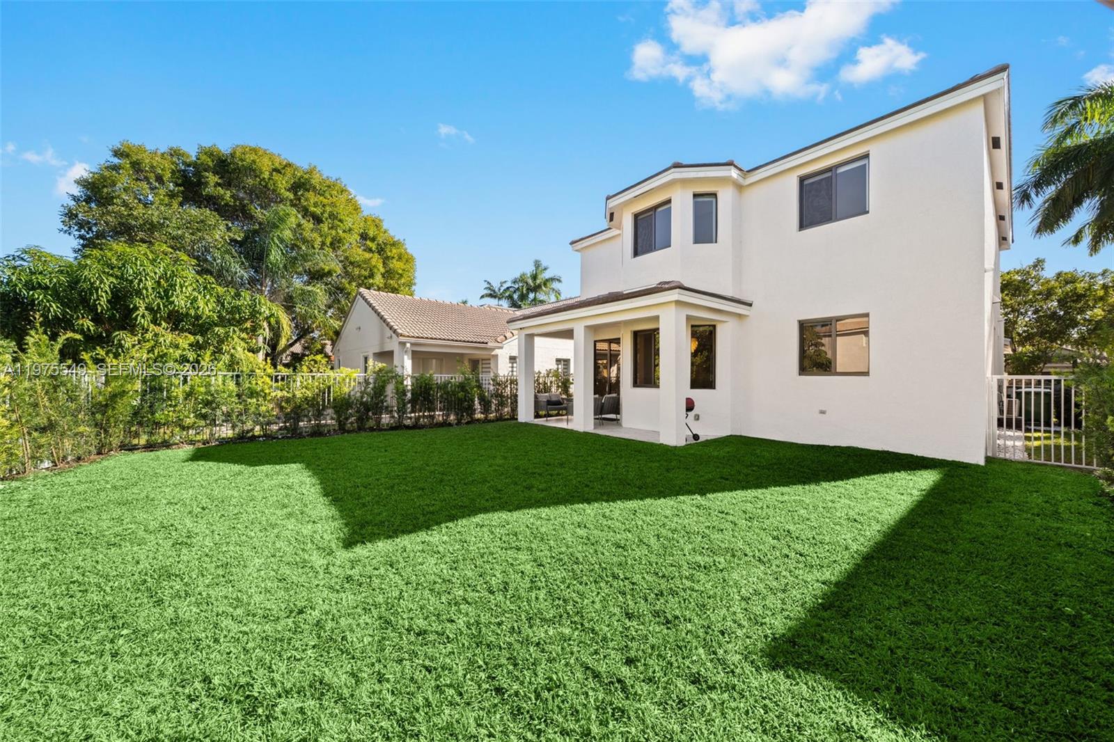 1077 Golden Cane Dr Weston, FL 33327