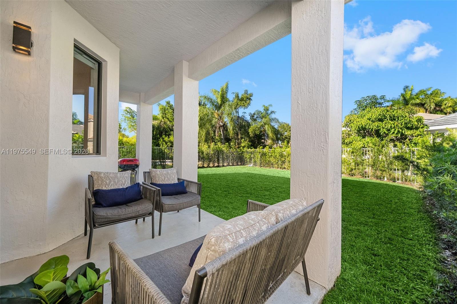 1077 Golden Cane Dr Weston, FL 33327