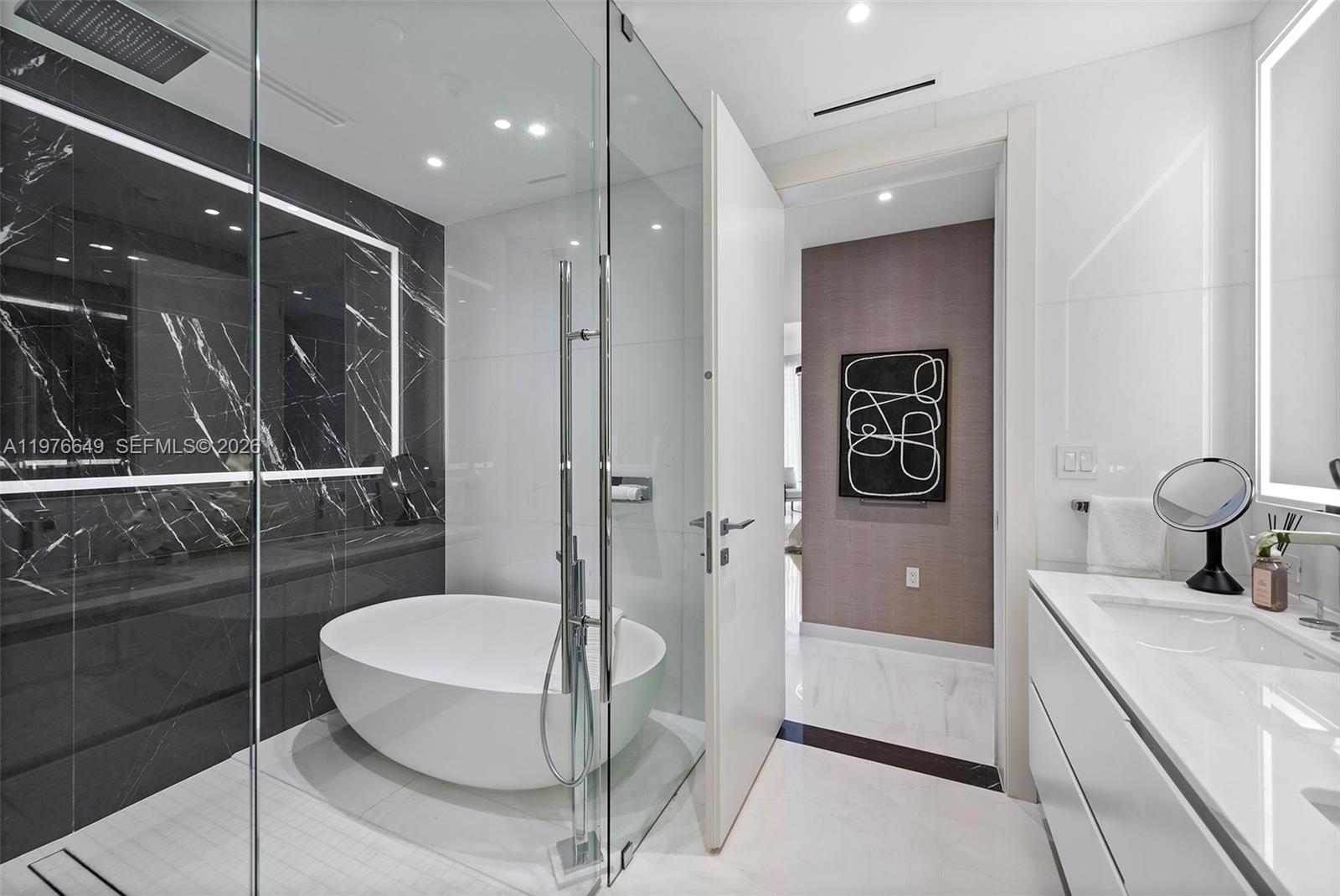 300 Biscayne Blvd Way #1605 Miami, FL 33131