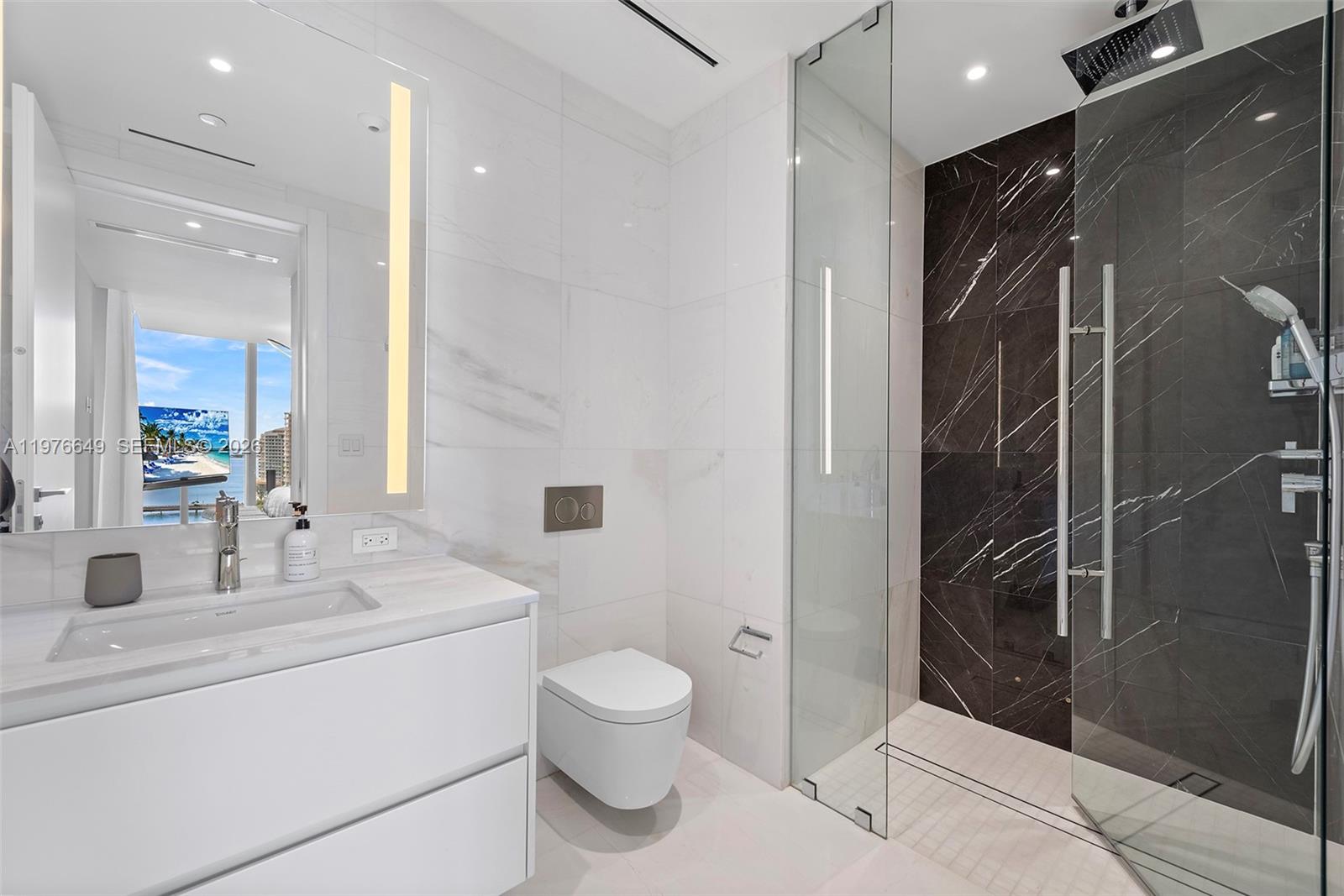 300 Biscayne Blvd Way #1605 Miami, FL 33131