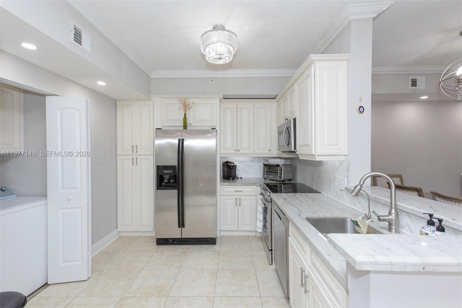 6976 SW 39th St #G204