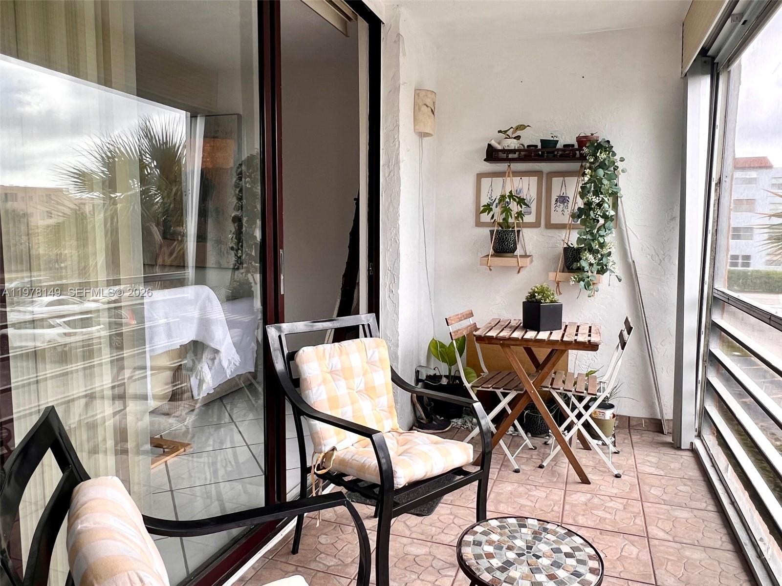 2811 Somerset Dr #211 Lauderdale Lakes, FL 33311