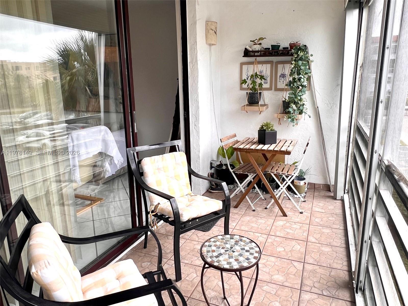 2811 Somerset Dr #211 Lauderdale Lakes, FL 33311