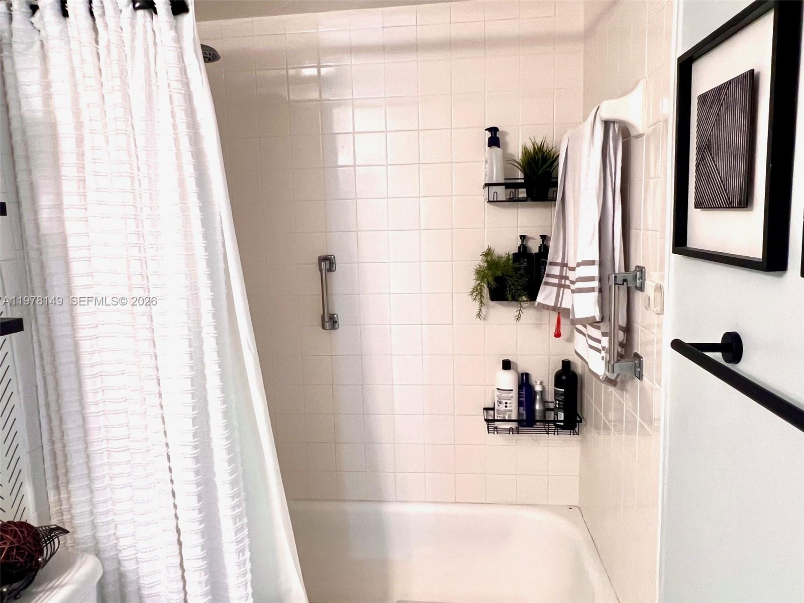 2811 Somerset Dr #211 Lauderdale Lakes, FL 33311