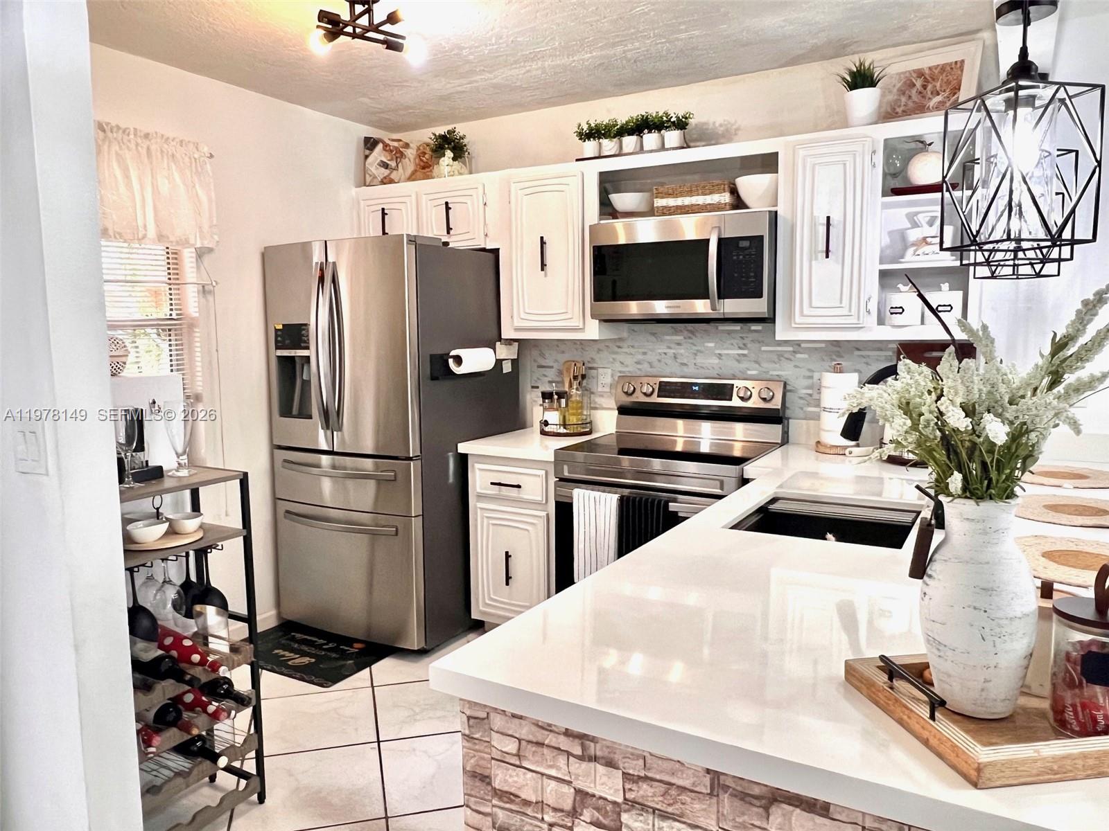 2811 Somerset Dr #211 Lauderdale Lakes, FL 33311