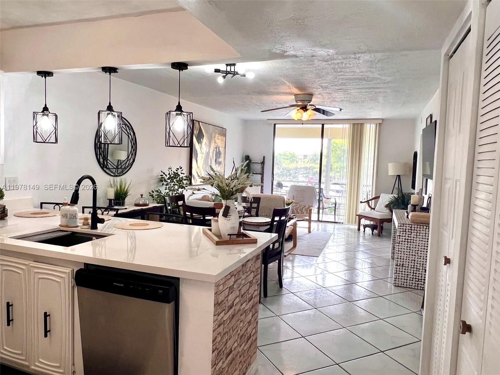 2811 Somerset Dr #211 Lauderdale Lakes, FL 33311