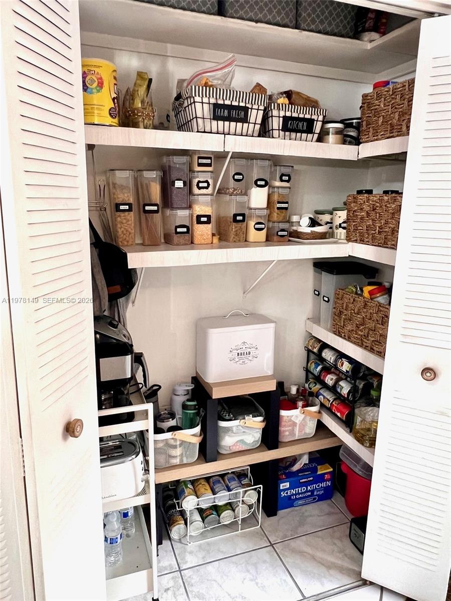 2811 Somerset Dr #211 Lauderdale Lakes, FL 33311