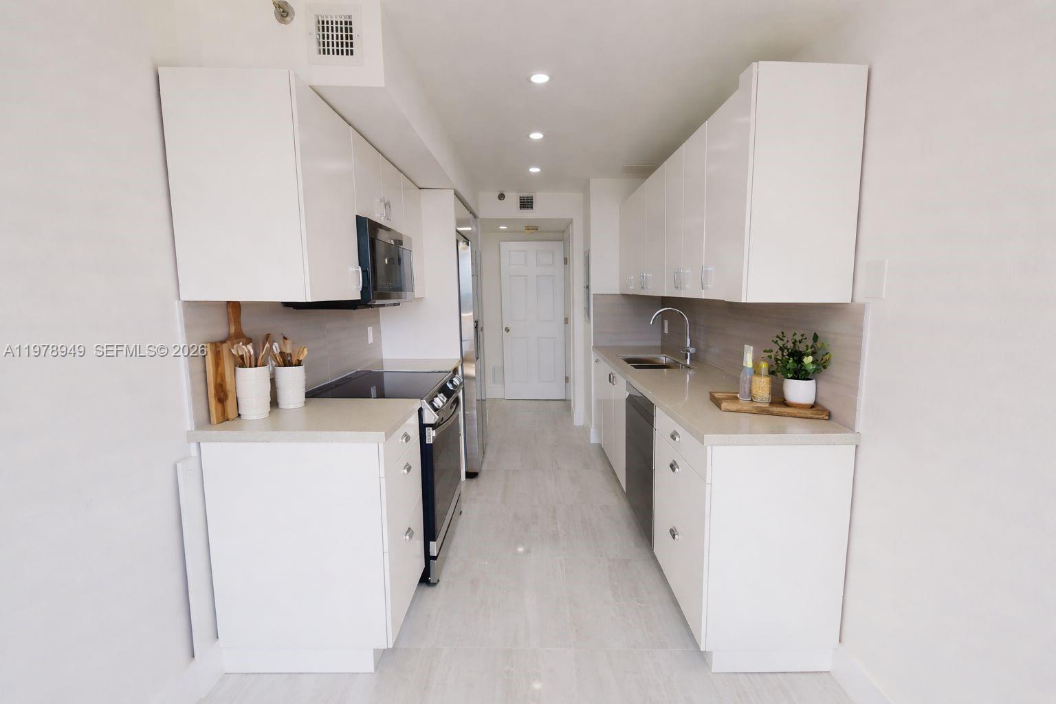 1000 W Island Blvd #1812 Aventura, FL 33160