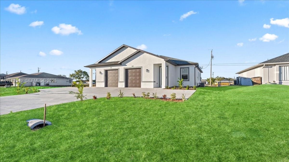 826/828 Diplomat Pkwy E