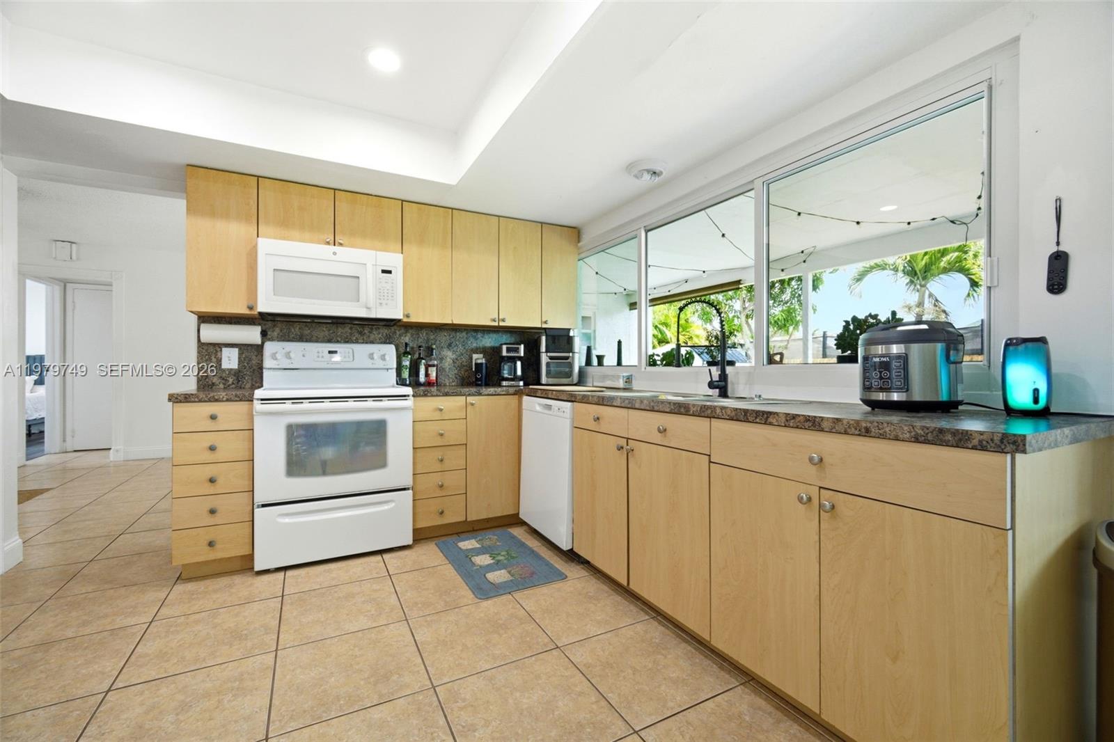 1185 NW 92nd Ave Pembroke Pines, FL 33024