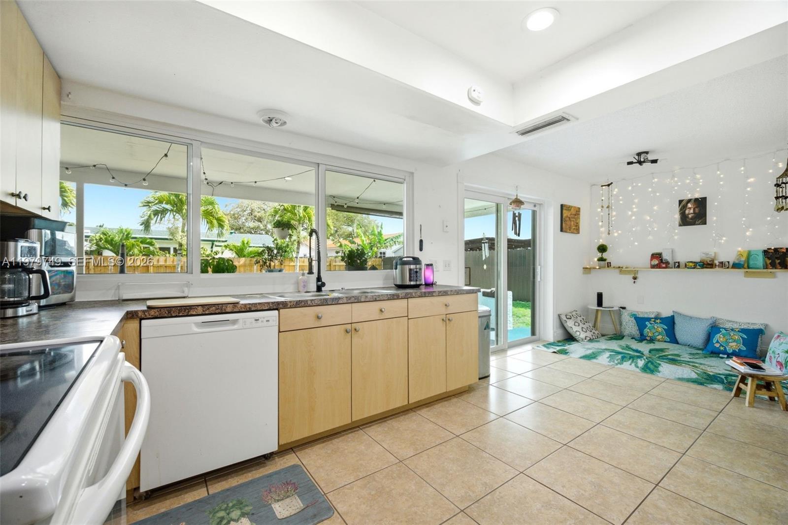 1185 NW 92nd Ave Pembroke Pines, FL 33024