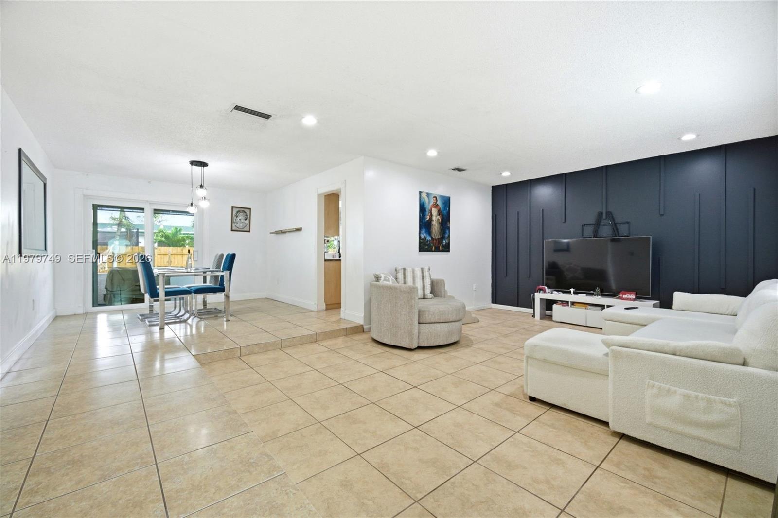 1185 NW 92nd Ave Pembroke Pines, FL 33024