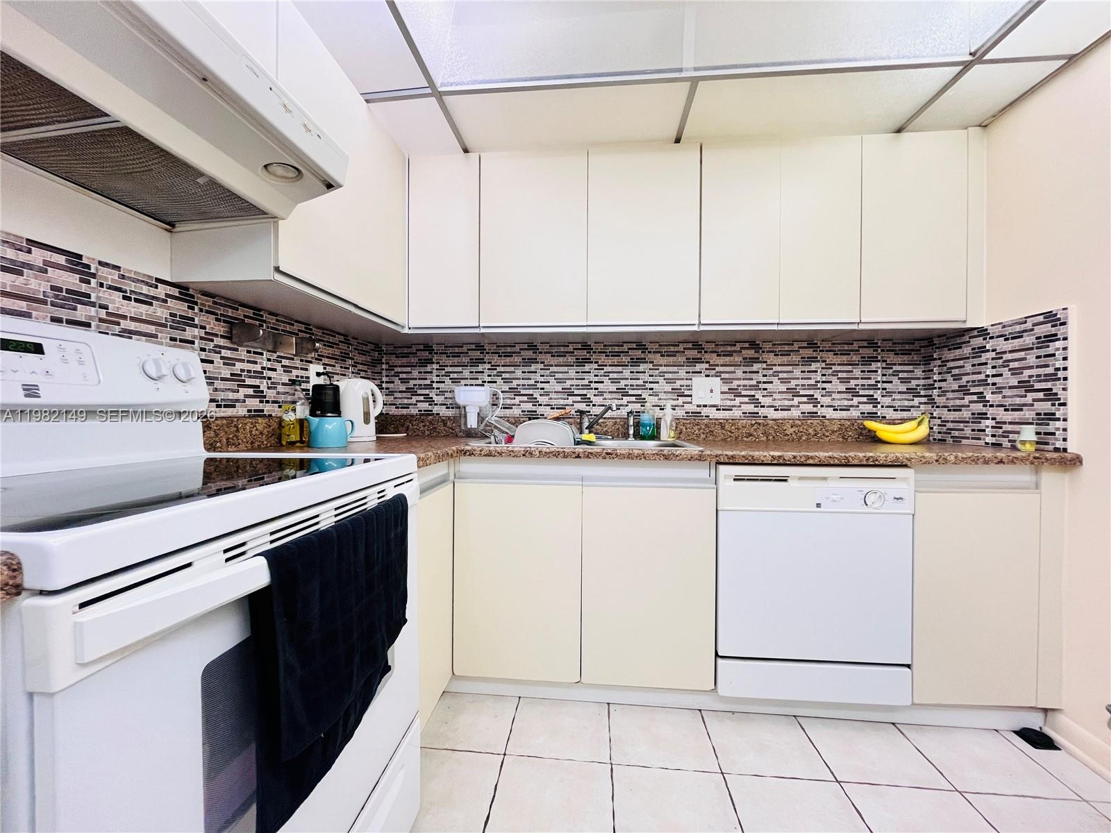 2500 Parkview Dr #1803 Hallandale Beach, FL 33009