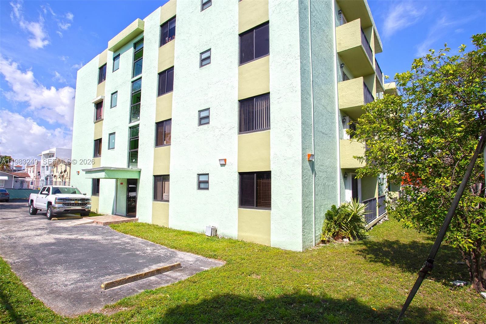 1530 SW 2nd St #405 Miami, FL 33135