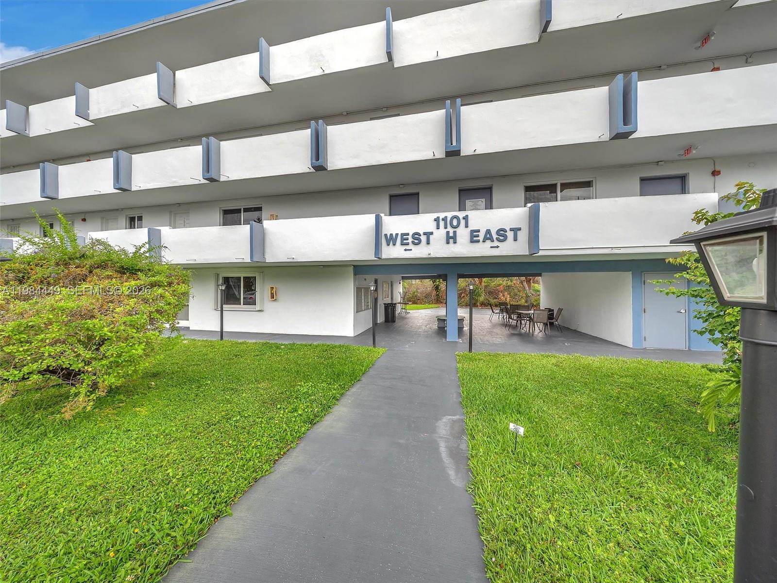 1101 NE 191st St #307