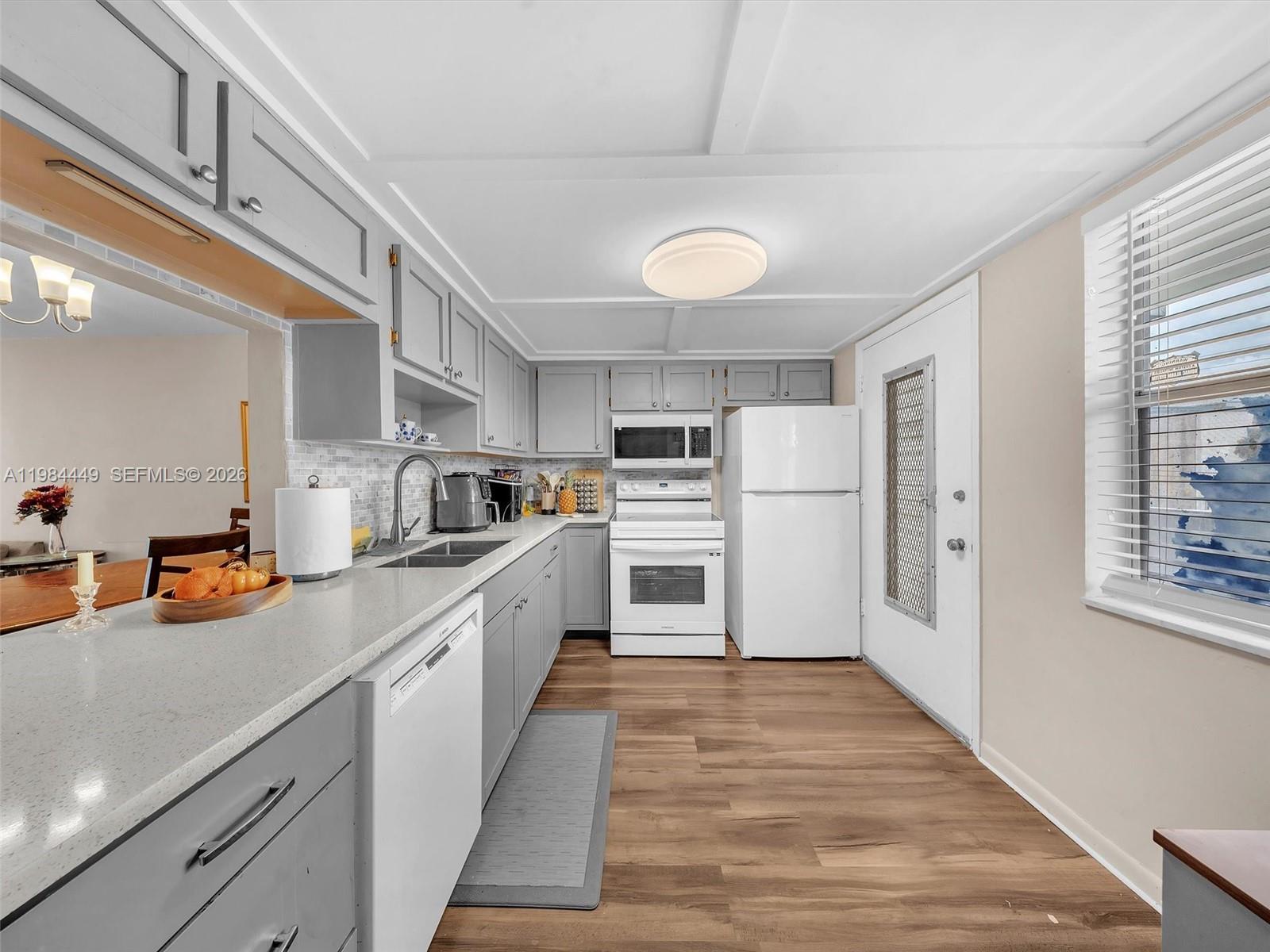 1101 NE 191st St #307 Miami, FL 33179