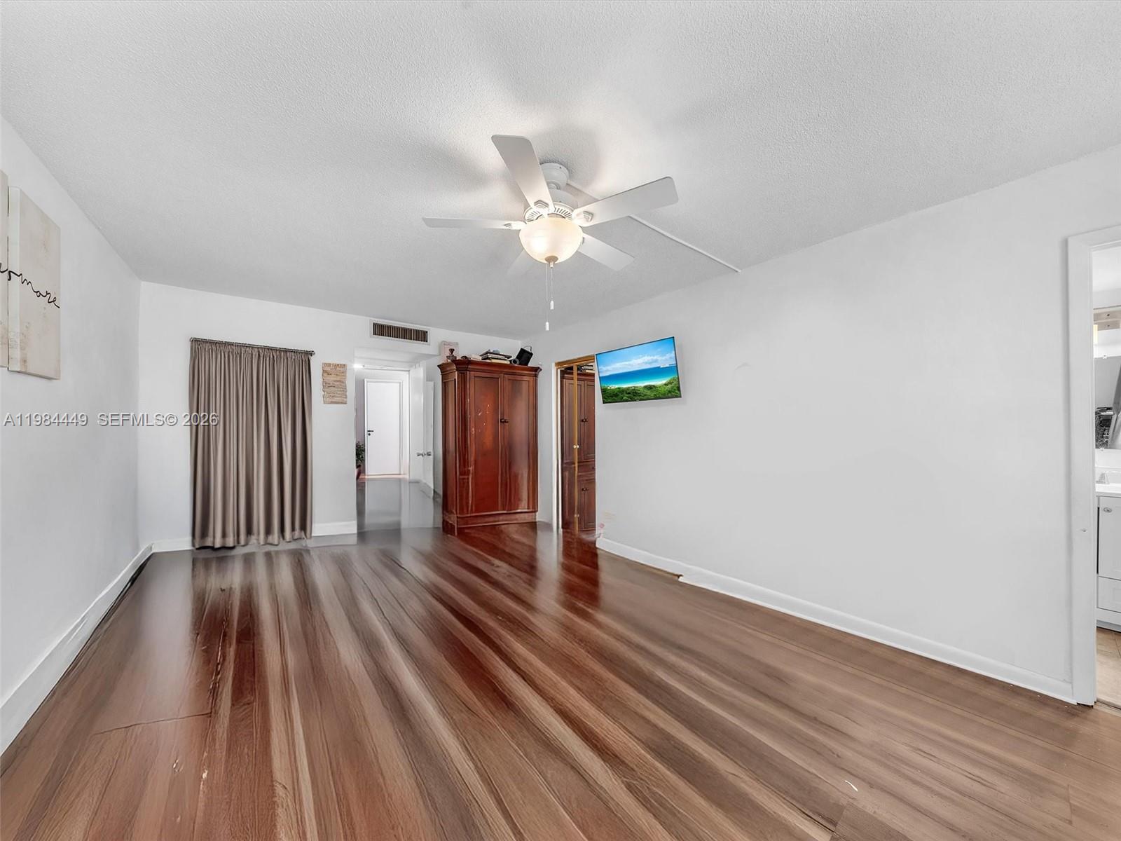 1101 NE 191st St #307 Miami, FL 33179