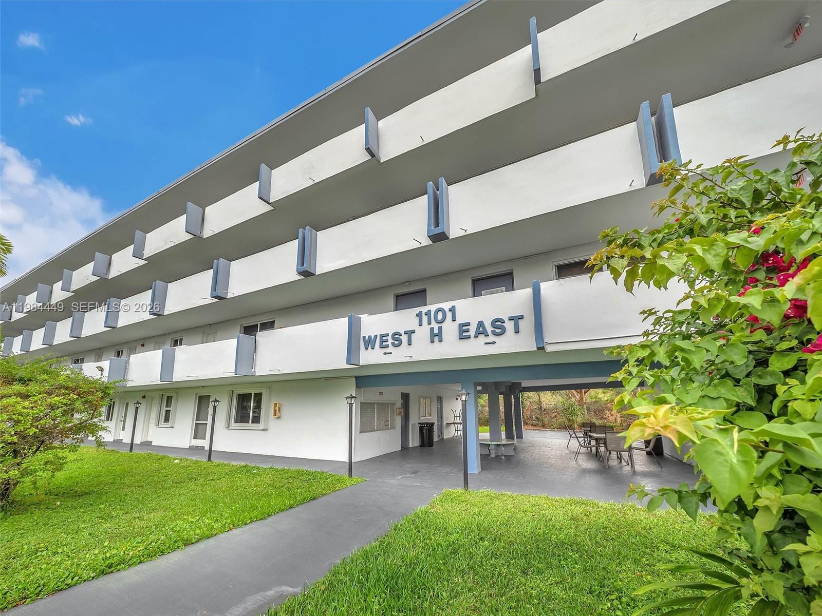 1101 NE 191st St #307 Miami, FL 33179