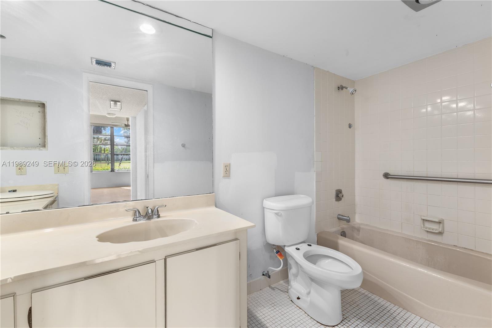 806 Cypress Grv Ln #111 Pompano Beach, FL 33069