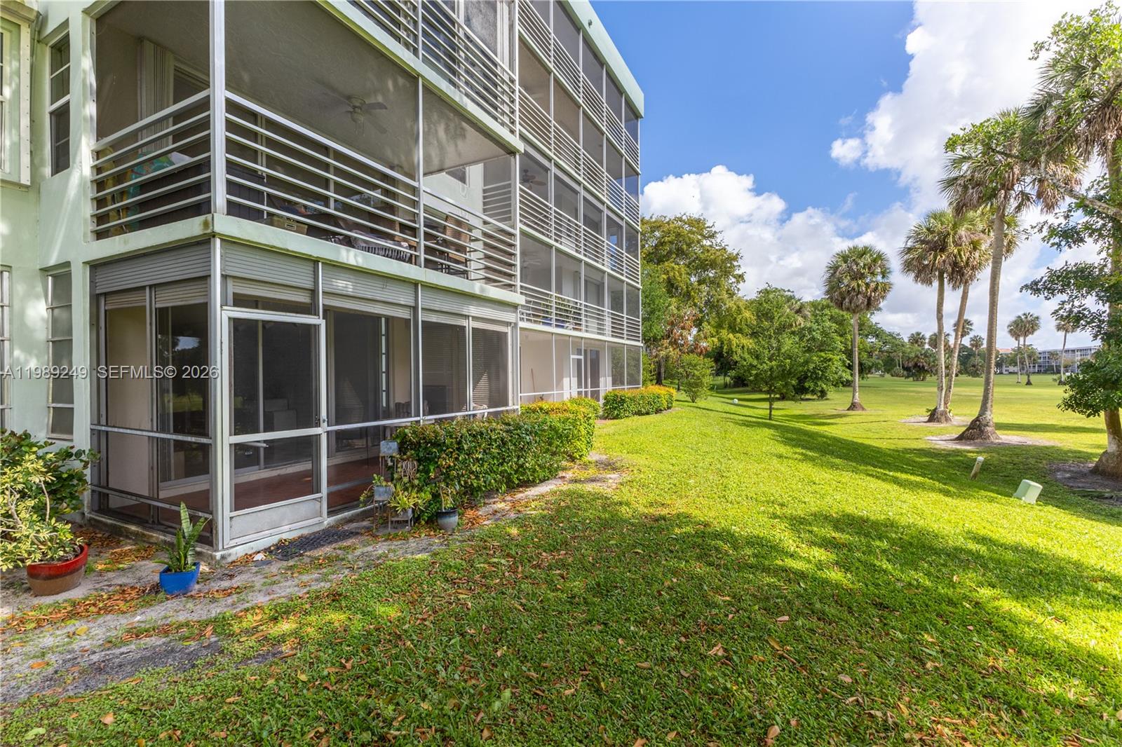 806 Cypress Grv Ln #111 Pompano Beach, FL 33069