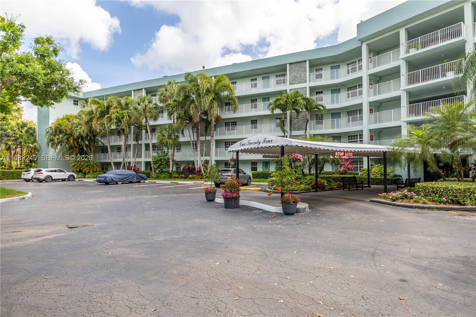 806 Cypress Grv Ln #111 Pompano Beach, FL 33069