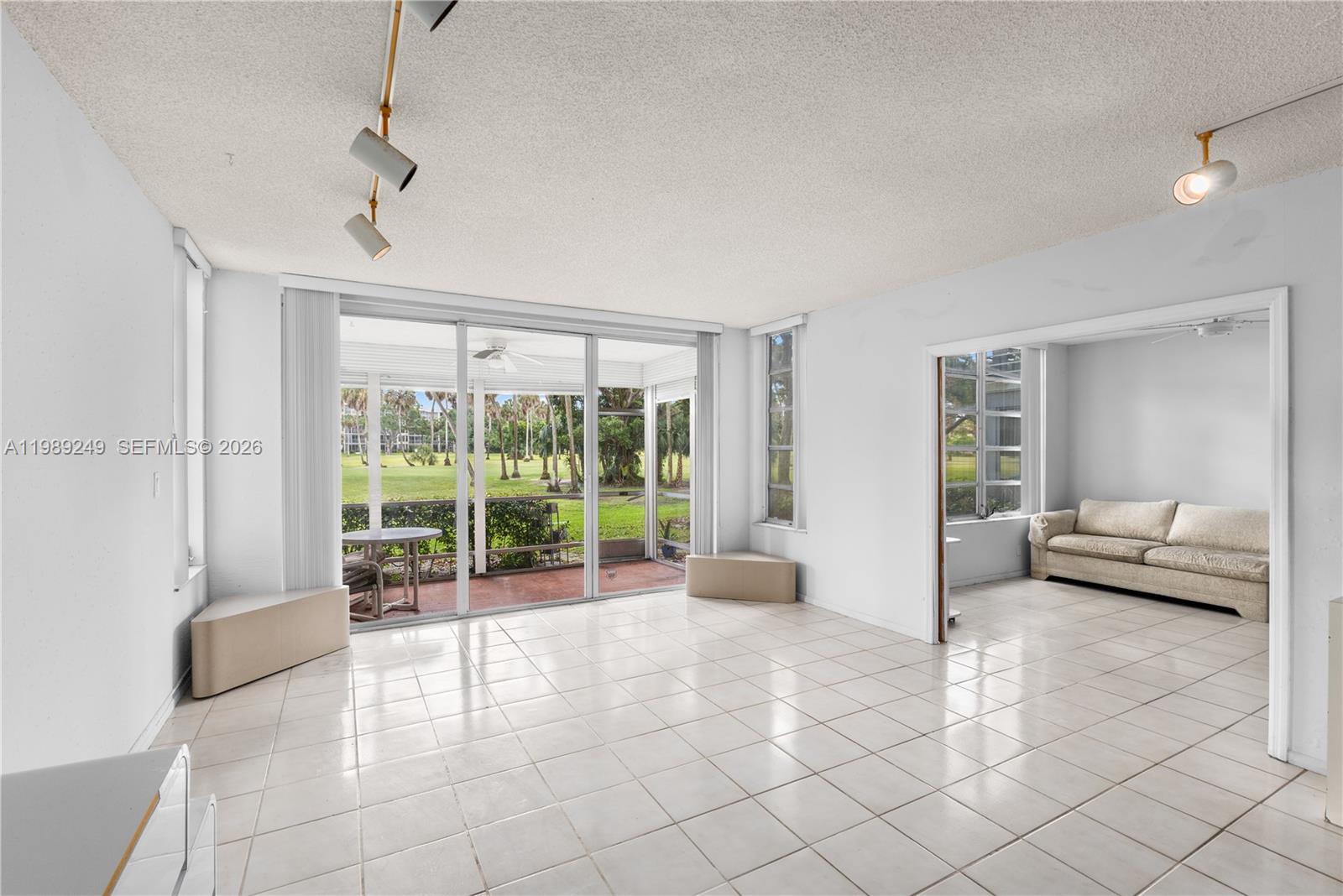 806 Cypress Grv Ln #111 Pompano Beach, FL 33069