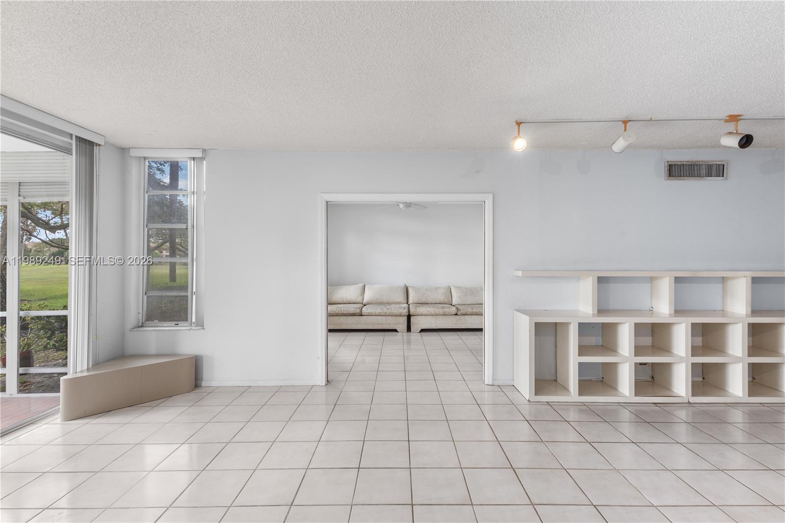 806 Cypress Grv Ln #111 Pompano Beach, FL 33069