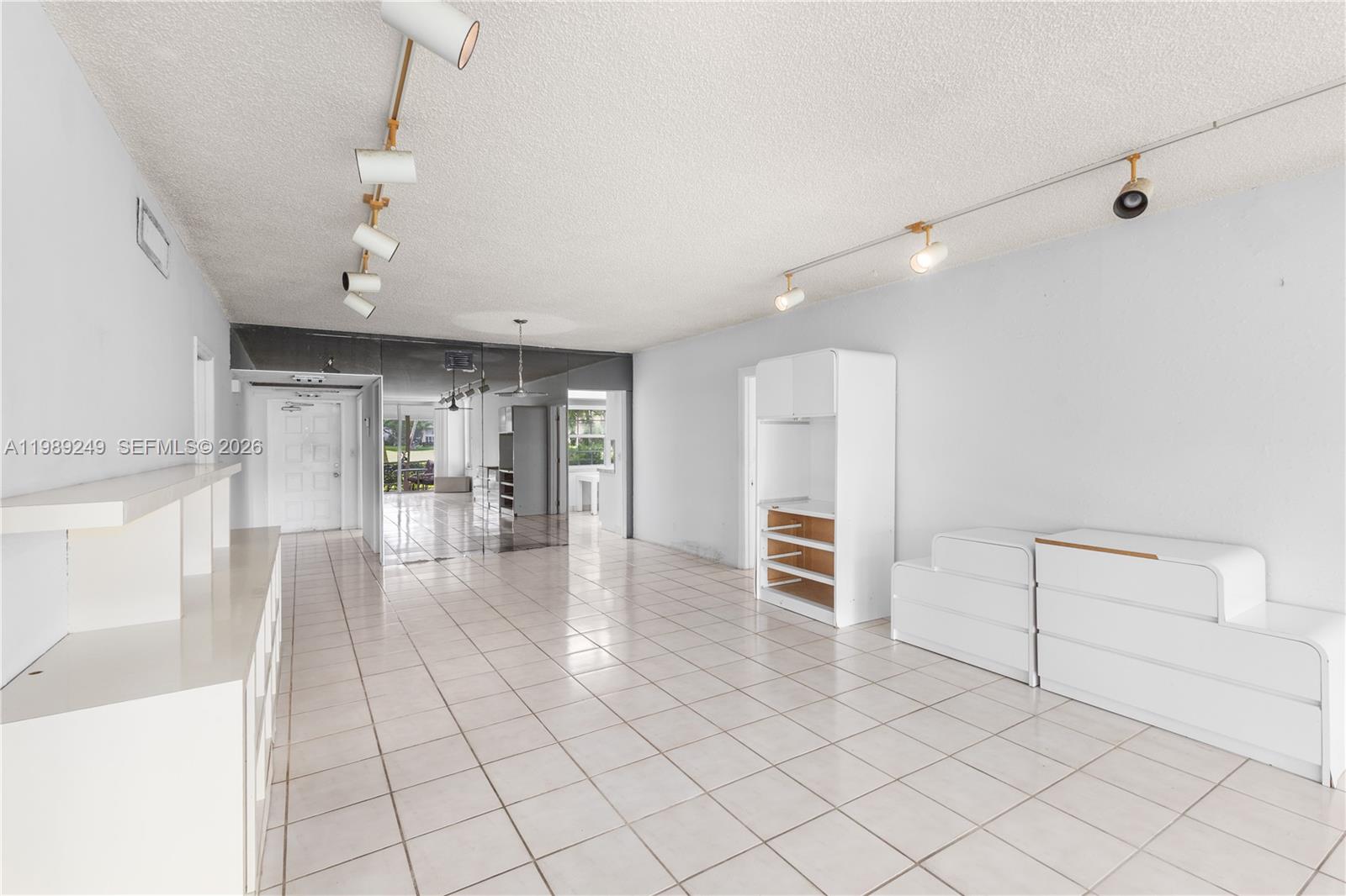 806 Cypress Grv Ln #111 Pompano Beach, FL 33069